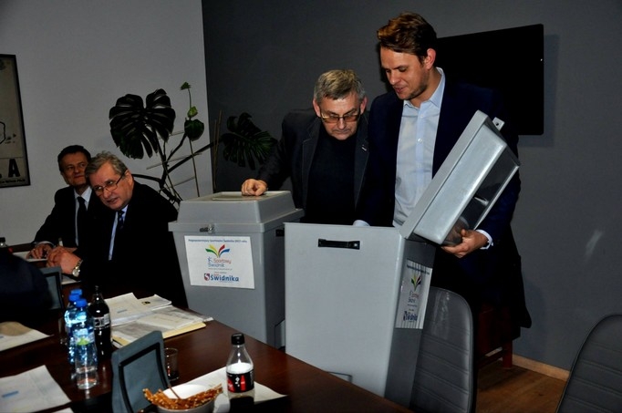 Liczenie głosów podczas plebiscytu edycji 2017.