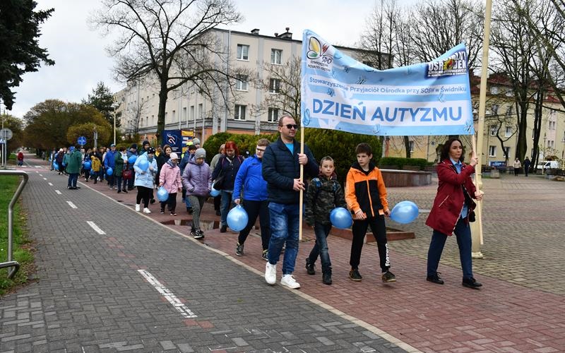 Niebieski marsz dla autyzmu