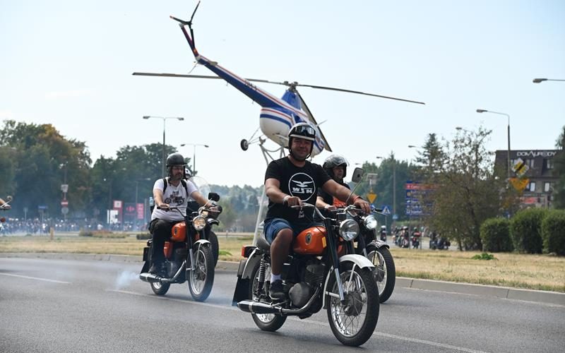 Wueski, parada i ryk silników