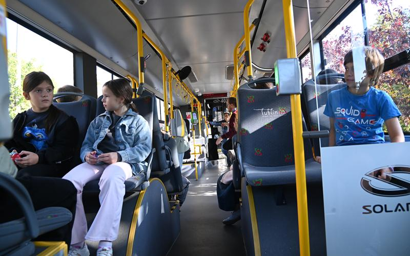 Autobus pełen wiedzy (foto)